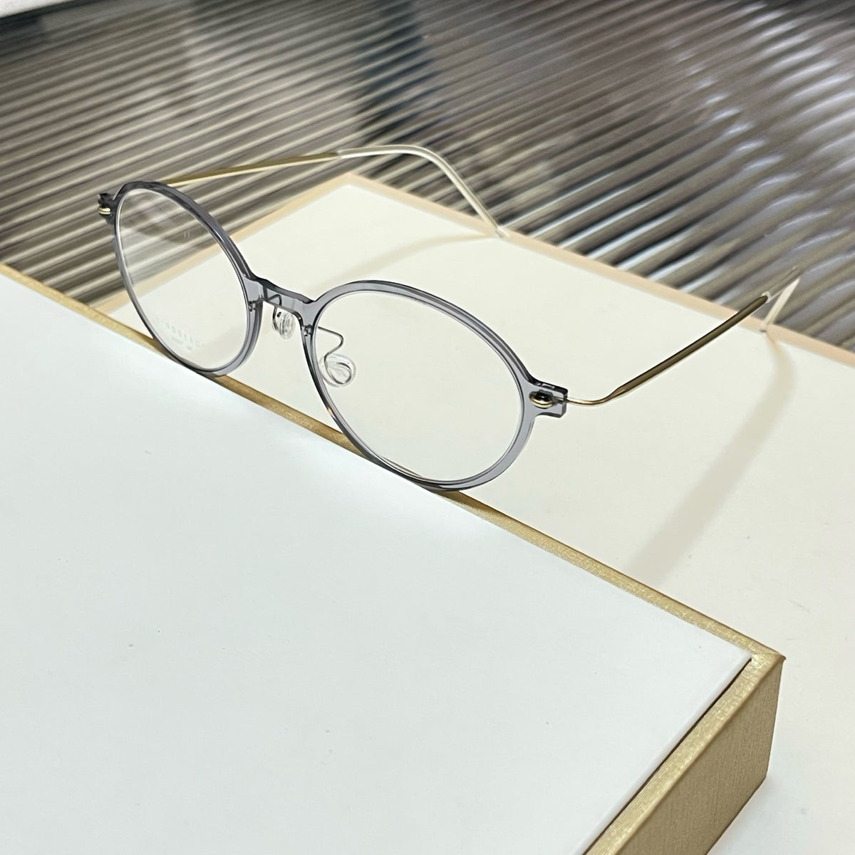 6667 Ultralight Pure Titanium Round Eyeglasses – Screwless Minimalist Frame