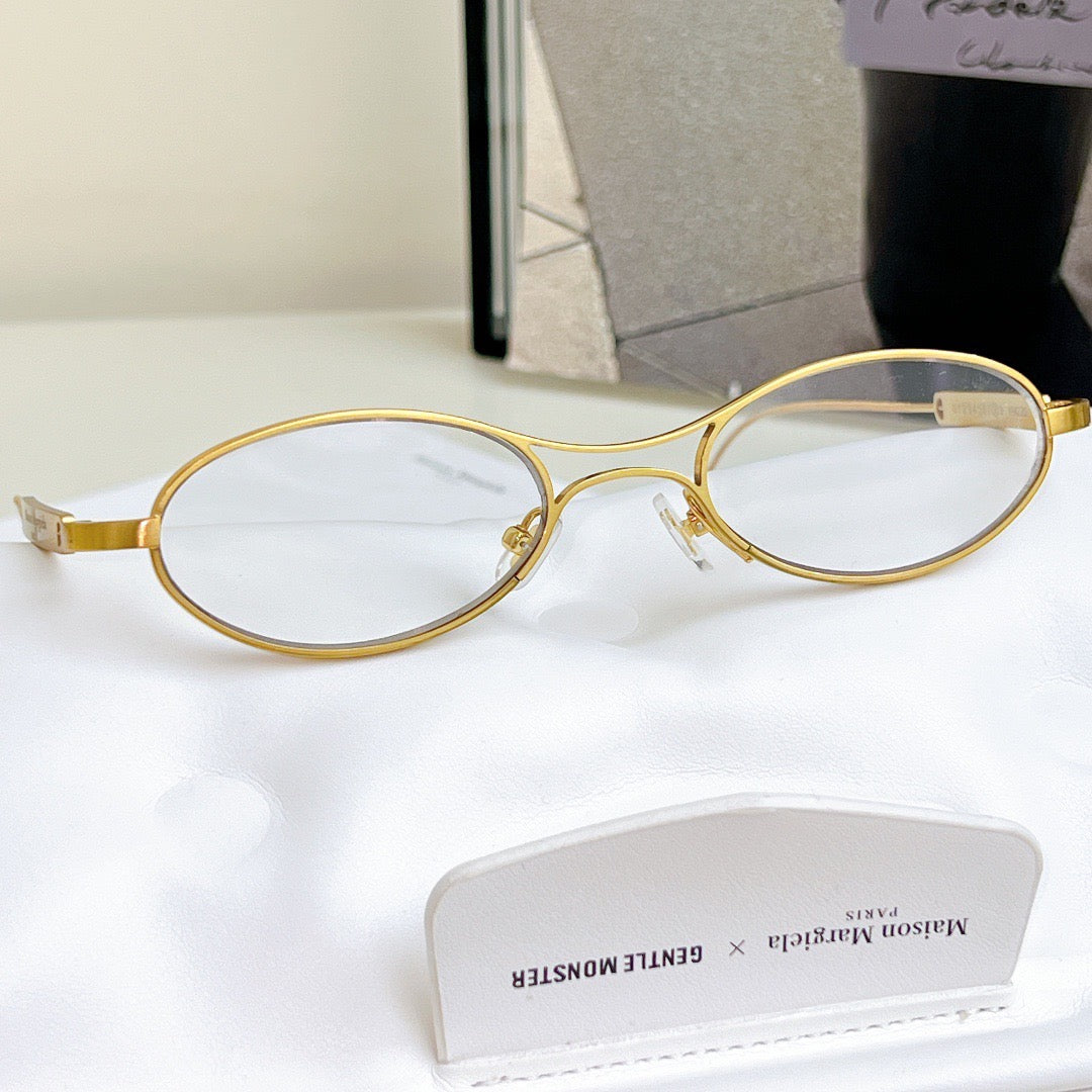 MM220 A030 - Maison Margeila
/ Gentle Monster Eyeglasses