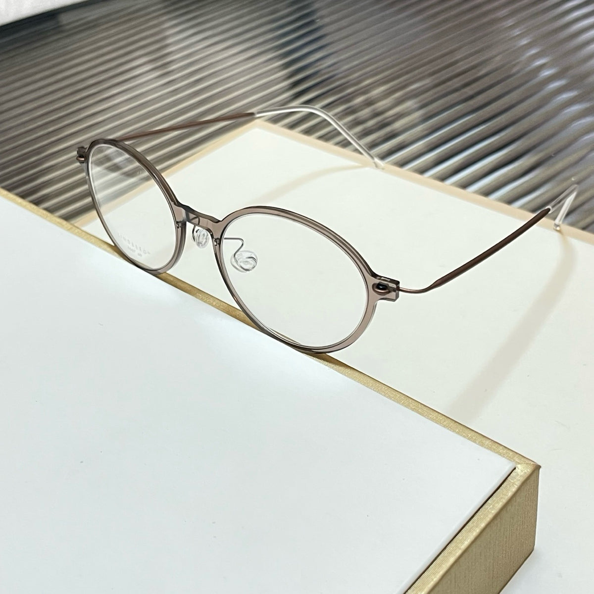 6667 Ultralight Pure Titanium Round Eyeglasses – Screwless Minimalist Frame