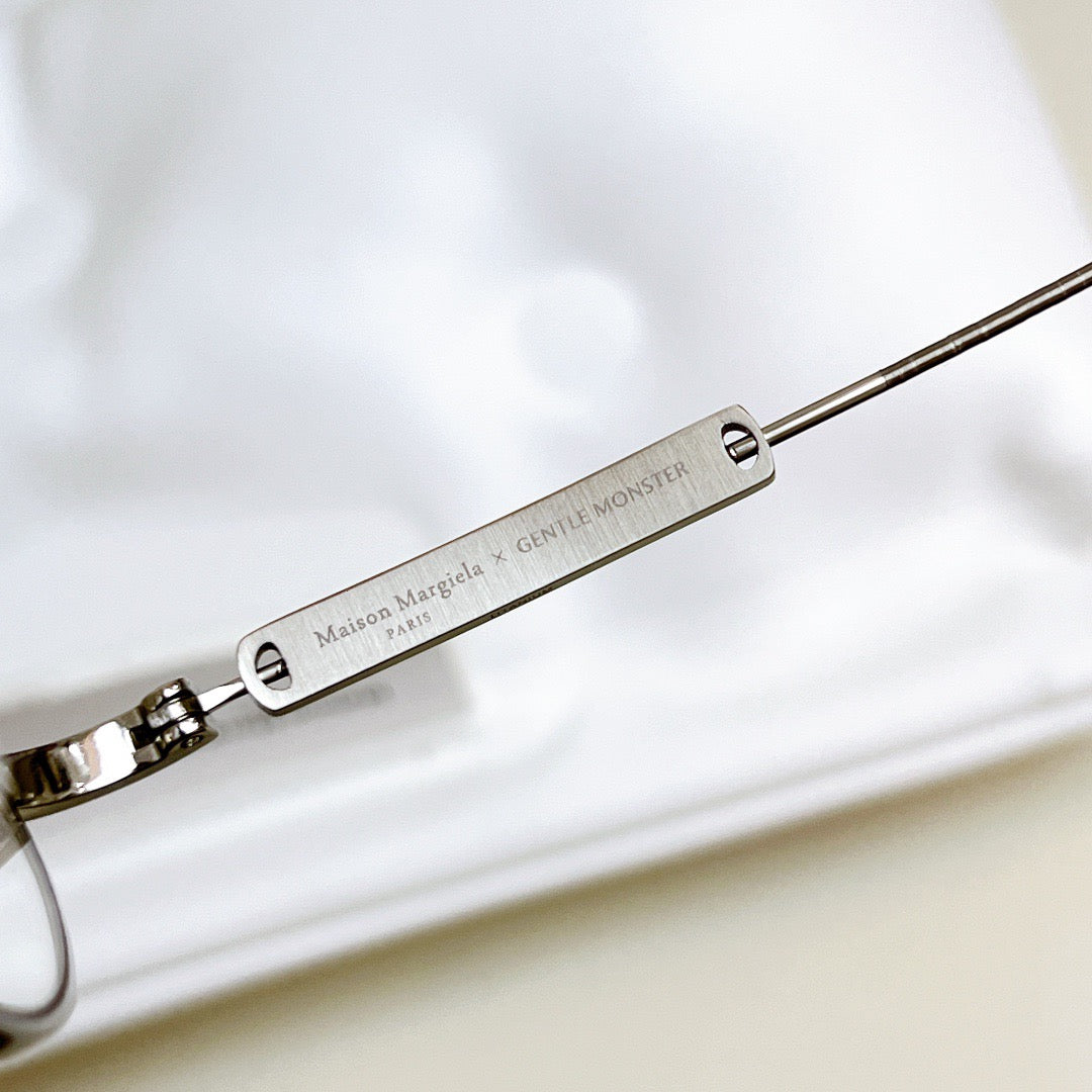 MM220 A02 - Maison Margeila
/ Gentle Monster Eyeglasses
