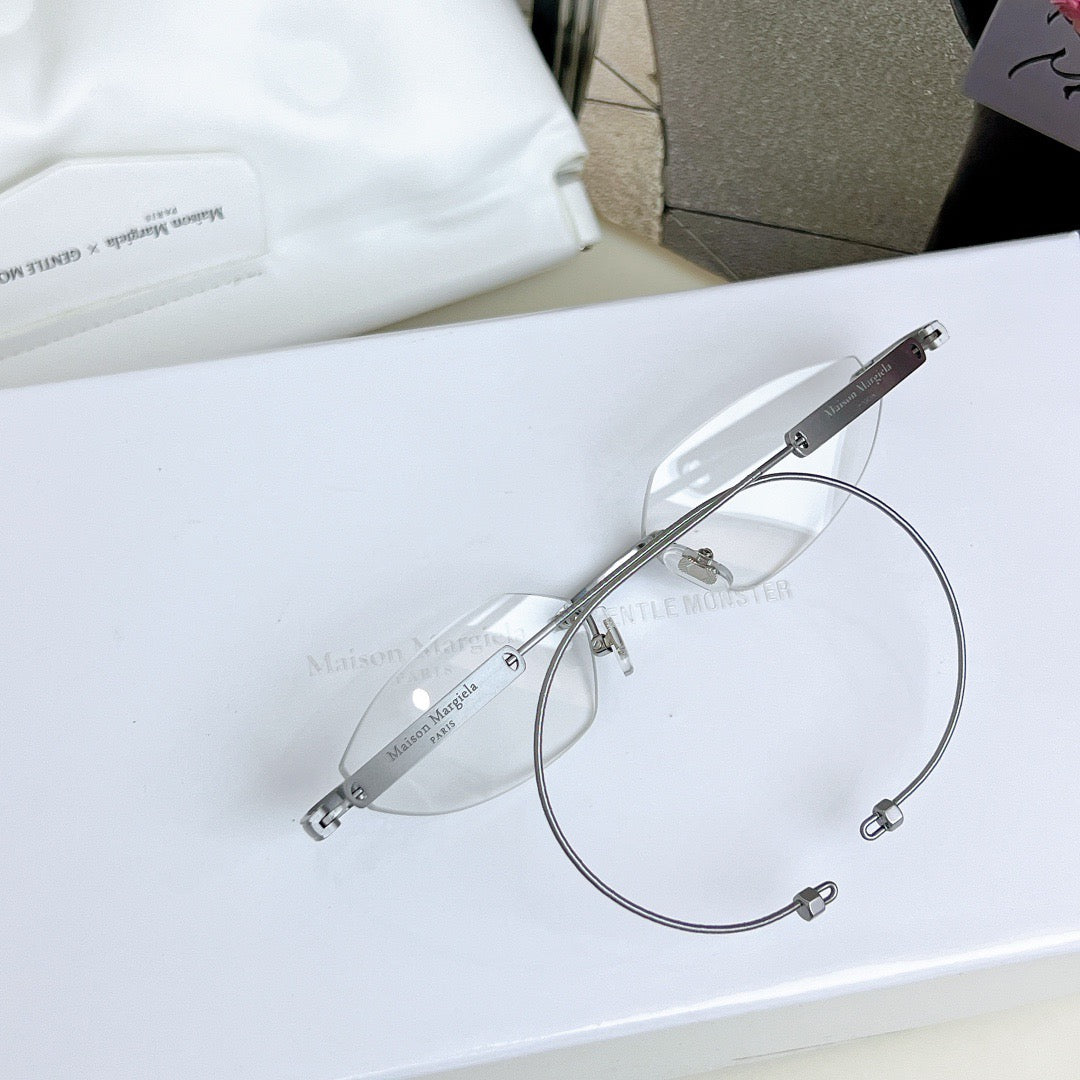 MM219 A02- Maison Margeila
/ Gentle Monster Eyeglasses