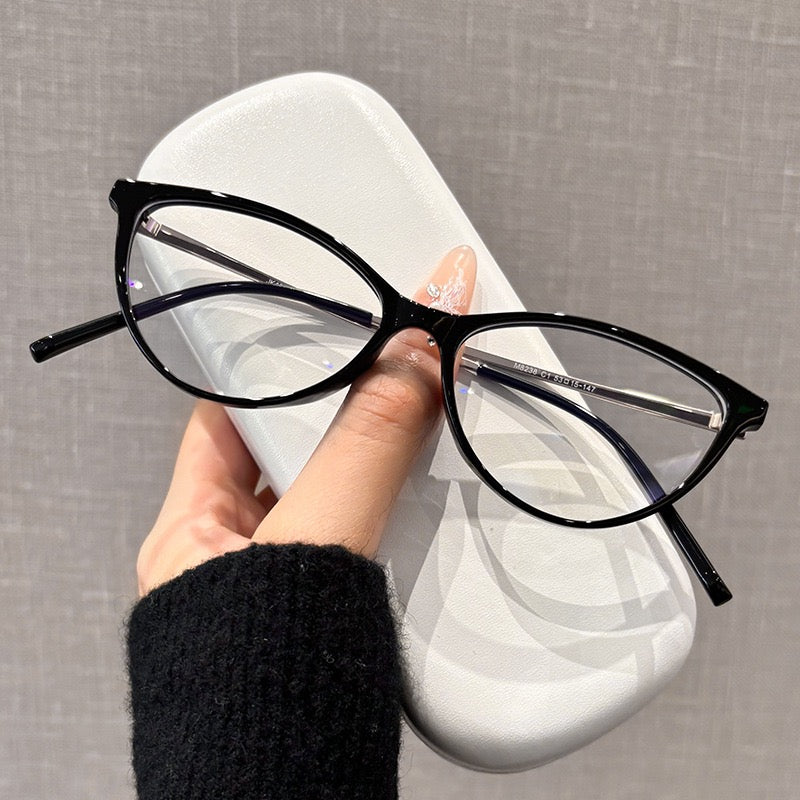 M8238Z Lightweight Cat-Eye Eyeglasses – TR & Titanium Frame