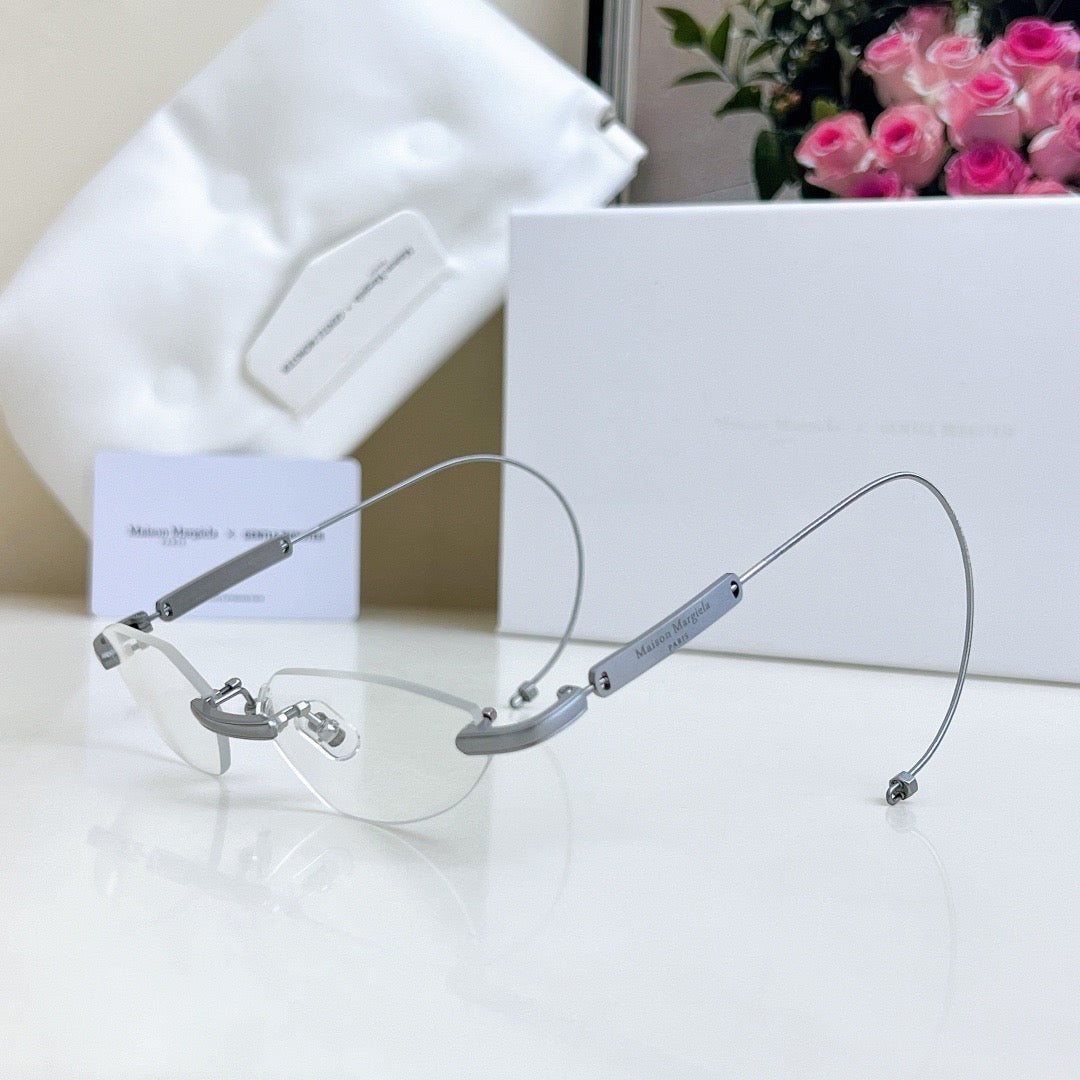 MM219 A02- Maison Margeila
/ Gentle Monster Eyeglasses