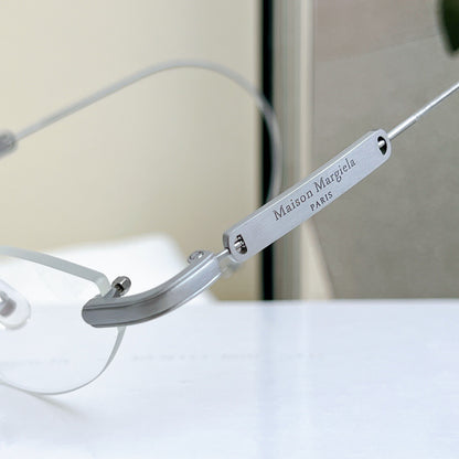 MM219 A02- Maison Margeila
/ Gentle Monster Eyeglasses