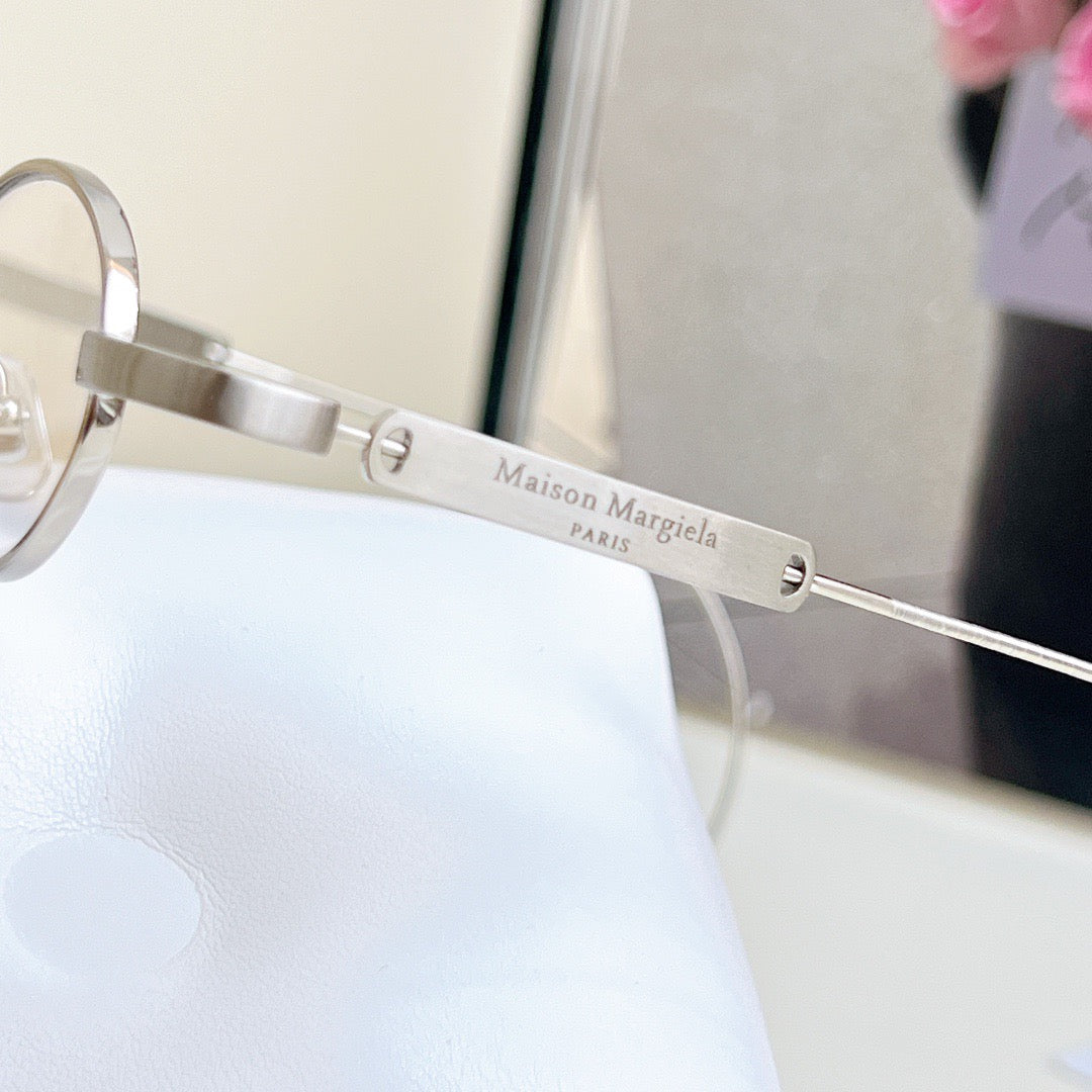 MM220 A02 - Maison Margeila
/ Gentle Monster Eyeglasses