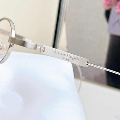 MM220 A02 - Maison Margeila
/ Gentle Monster Eyeglasses