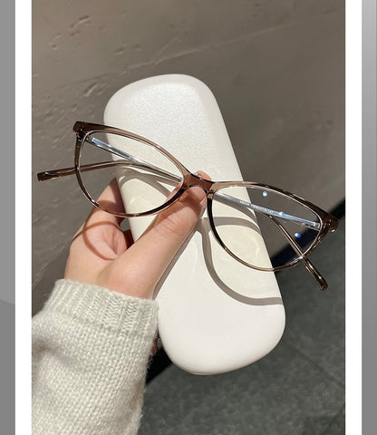 M8238Z Lightweight Cat-Eye Eyeglasses – TR & Titanium Frame
