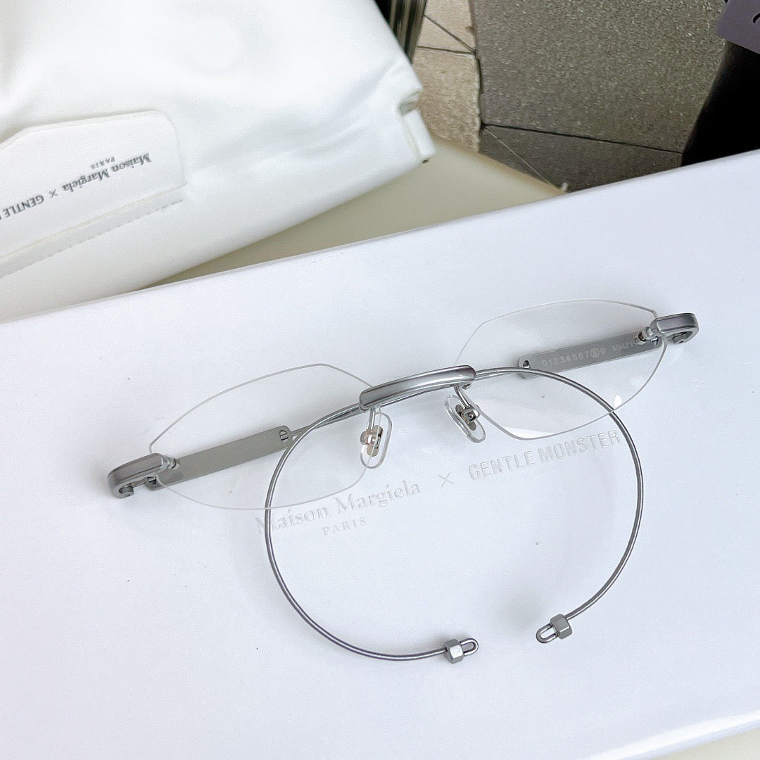MM219 A02- Maison Margeila
/ Gentle Monster Eyeglasses