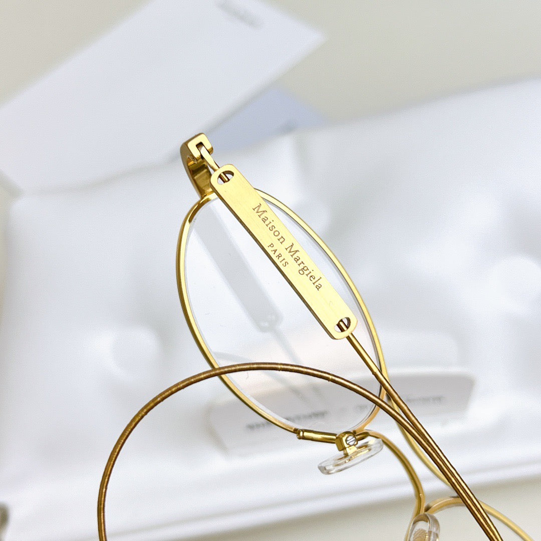 MM220 A030 - Maison Margeila
/ Gentle Monster Eyeglasses