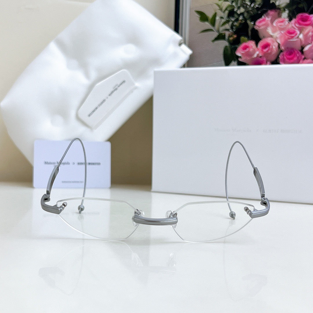 MM219 A02- Maison Margeila
/ Gentle Monster Eyeglasses
