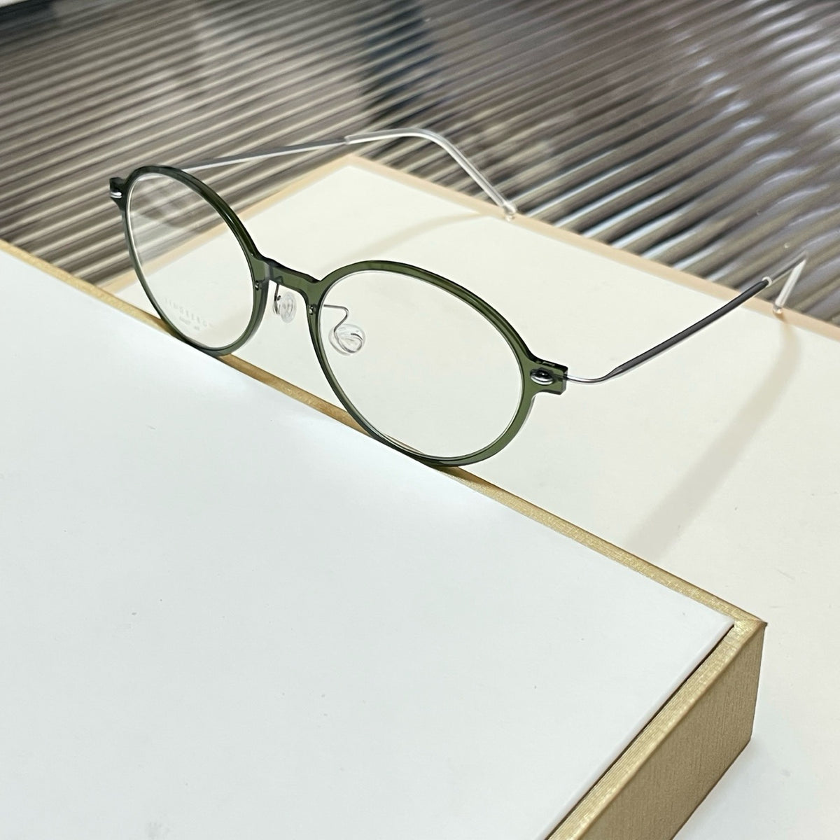 6667 Ultralight Pure Titanium Round Eyeglasses – Screwless Minimalist Frame