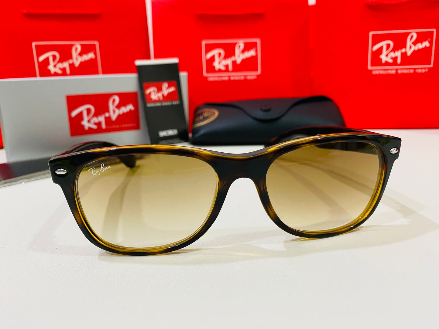 RAY-BAN RB2132 NEW WAYFARER CLASSIC 710/51