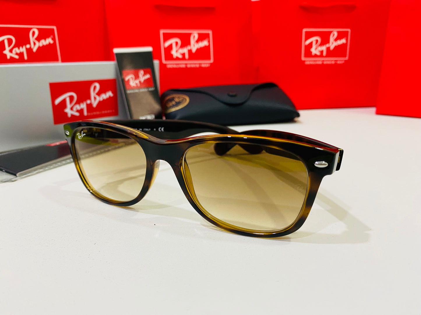 RAY-BAN RB2132 NEW WAYFARER CLASSIC 710/51