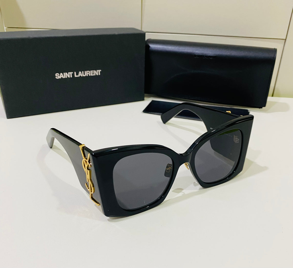 Black YSL Logo Accent Women\'s Sunglasses, comes with box,dust bag & accessories Saint Laurent SL822 XS (52 - 18) with Black lenses and Black  main image 4